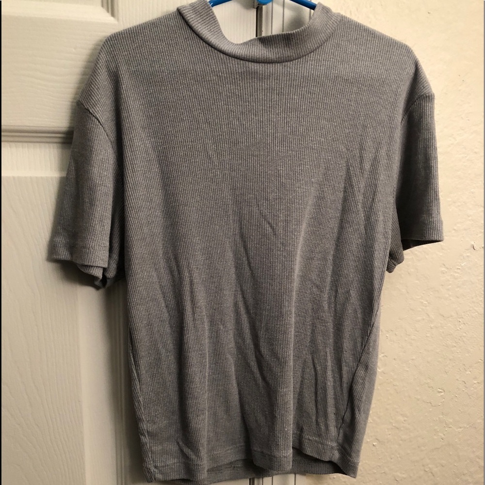 grey short sleeve